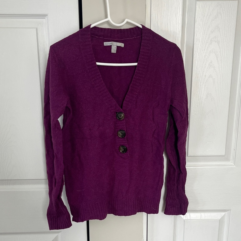 Old Navy Women's V-Neck Sweater in Rich Purple